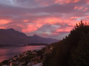 Stunning Views - Queenstown Townhouse